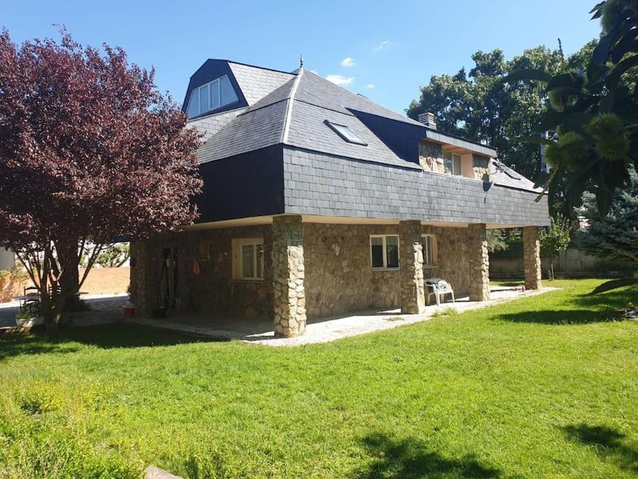 Chalet De 5 Habitaciones En La Sierra De Madrid El Olivo De Miraflores ميرافلوريس ذي لا ثييرا المظهر الخارجي الصورة